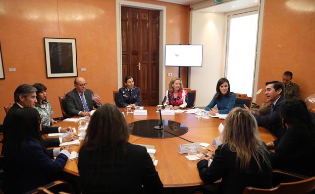 La reina Letizia recibe a la granadina Rosa Muñoz