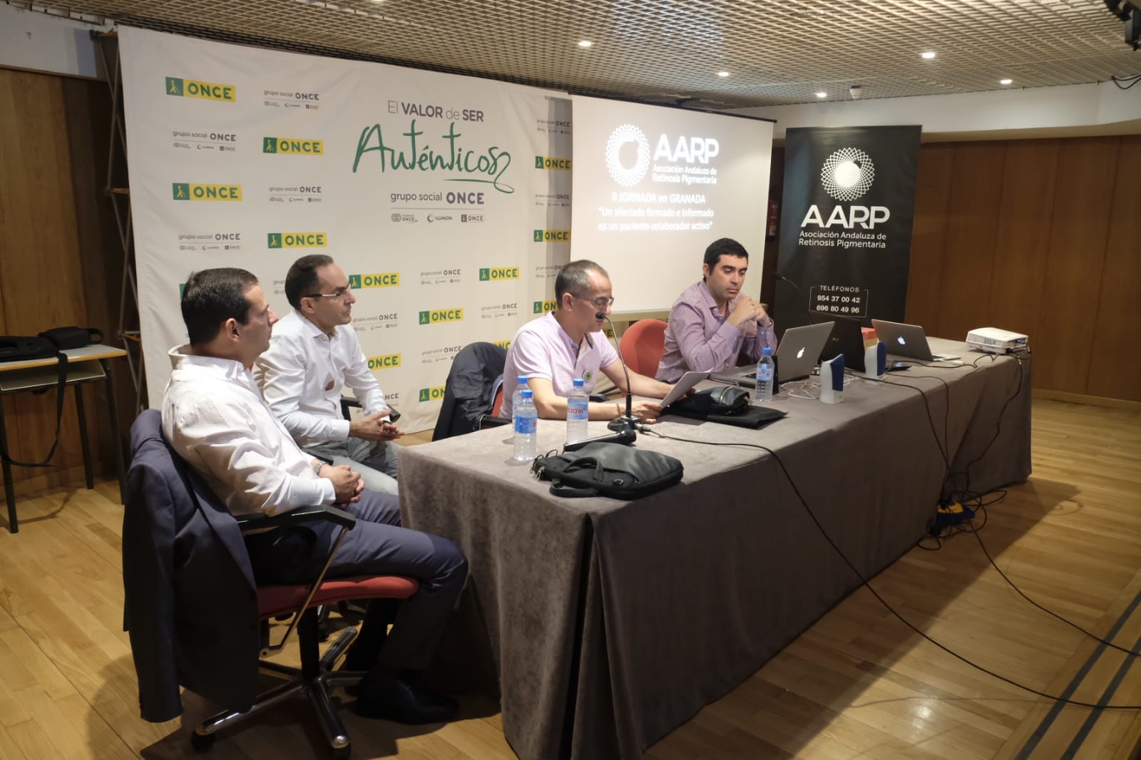 Considerada una enfermedad rara (afecta a una de cada tres mil setecientas personas), es la tercera causa de ceguera en los países desarrollados