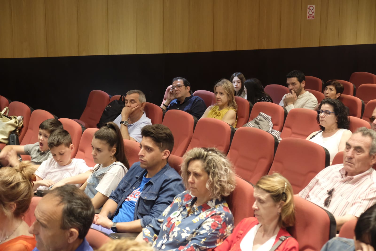 Considerada una enfermedad rara (afecta a una de cada tres mil setecientas personas), es la tercera causa de ceguera en los países desarrollados