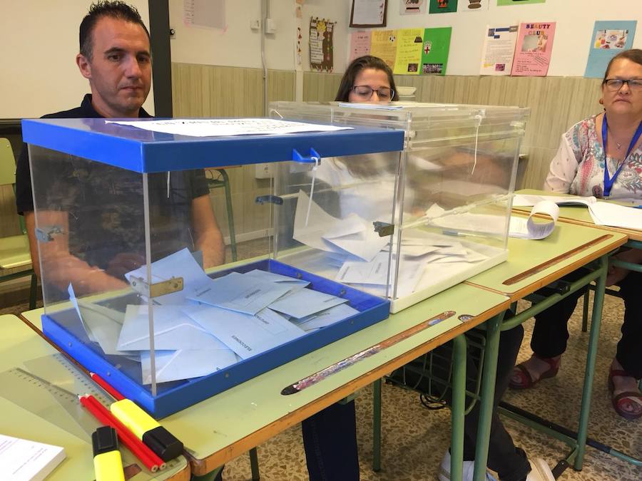 Fotos: Las imágenes de la jornada electoral en Almería