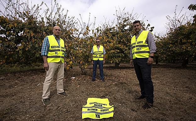 Juan Camacho, Antonio Antequera y Marcial Quesada, tres de los representantes del movimiento de los 'chalecos amarillos'. 