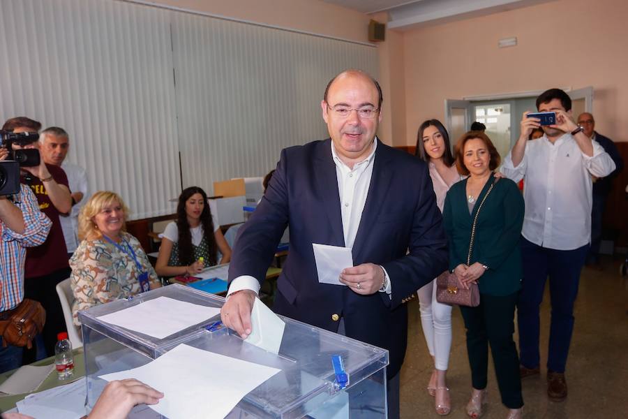 Votación de Sebastián Pérez en Granada capital.