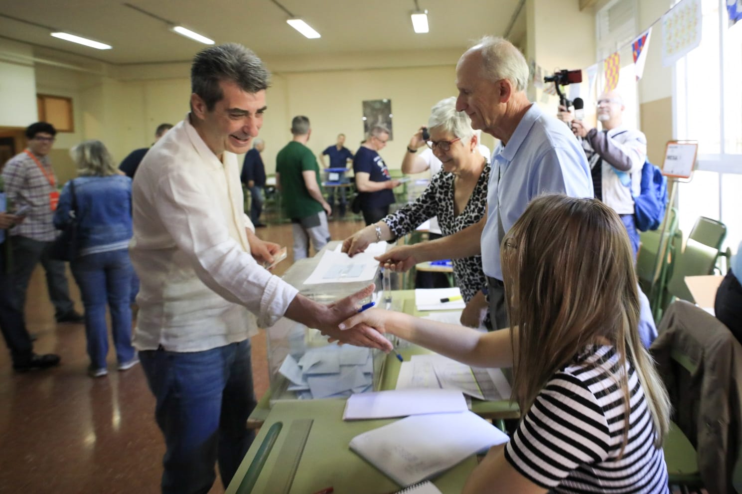 Antonio Cambril, de Podemos-IU-Adelante, vota en Granada capital
