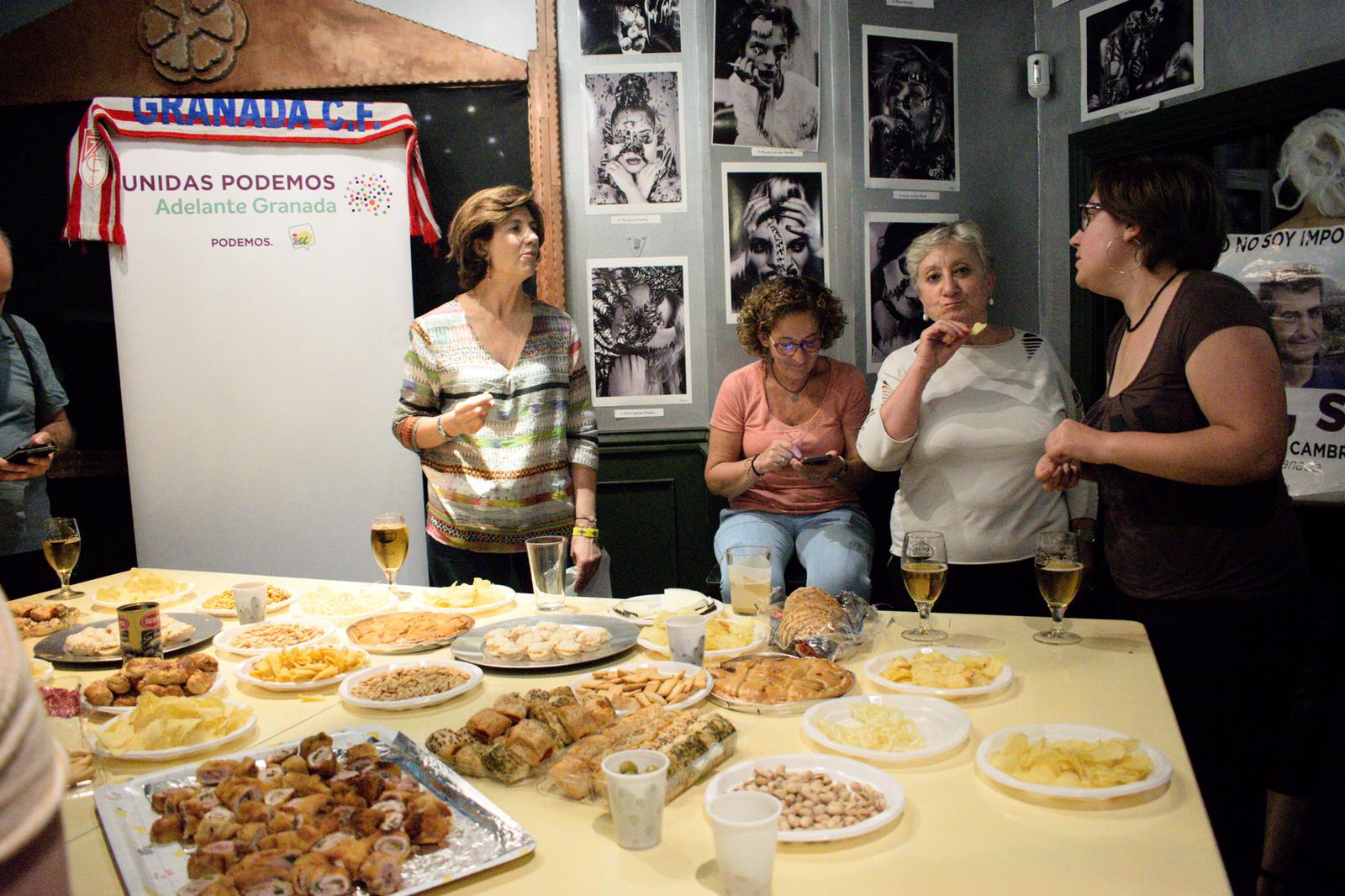 Ambiente en la sede de Podemos IU Adelante