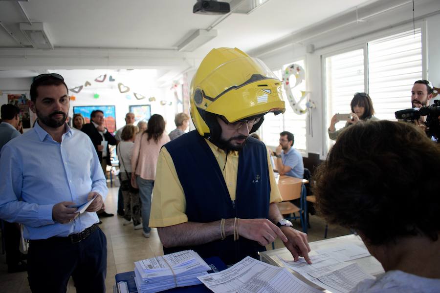 Votaciones en el colegio Alcazaba de la capital.