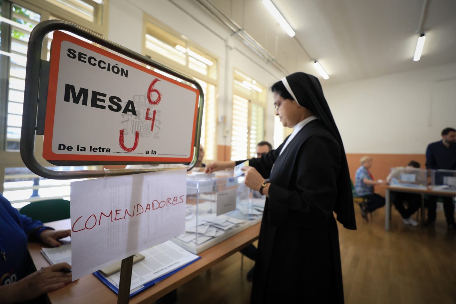 Votaciones en los colegios electorales de Granada capital