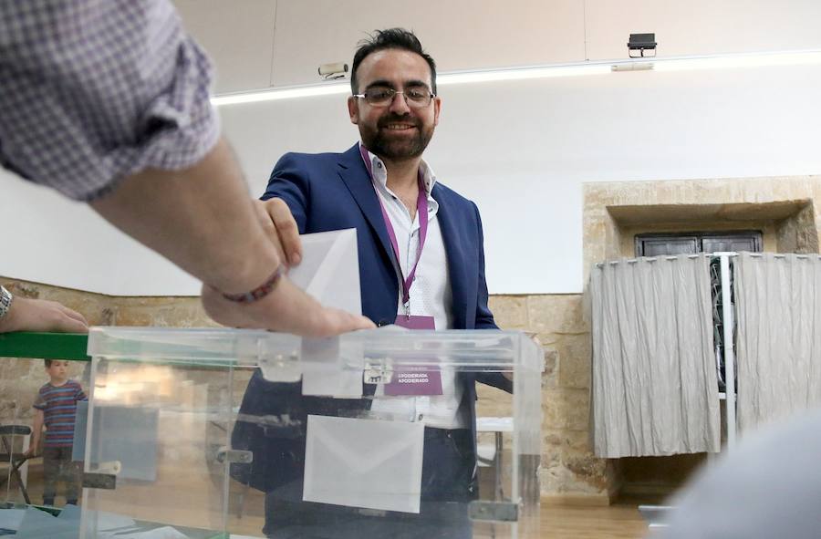 Fotos: Candidatos votando en los principales pueblos de la provincia