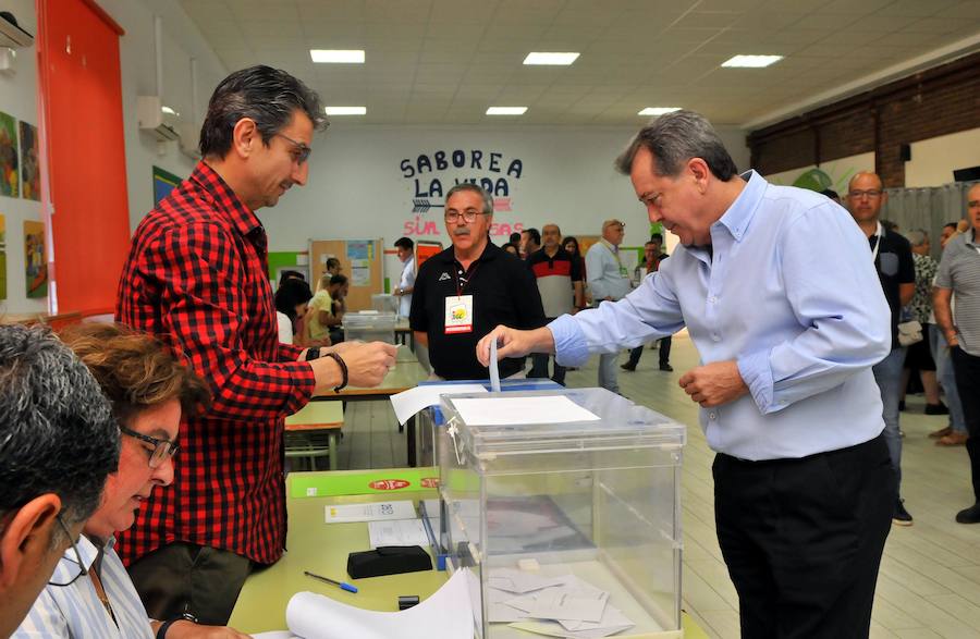 Fotos: Candidatos votando en los principales pueblos de la provincia