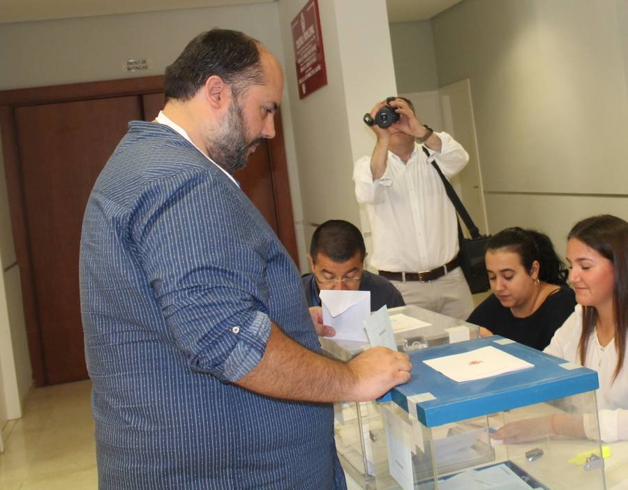 Fotos: Candidatos votando en los principales pueblos de la provincia