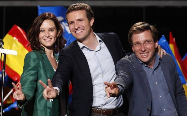 Pablo Casado y los candidatos del PP a la Comunidad de Madrid, Isabel Díaz Ayuso, y al Ayuntamiento, José Luis Martínez-Almeida.