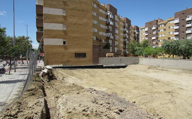 Solar con restos arqueológicos en la calle Cataluña, junto al parque del Bulevar. 