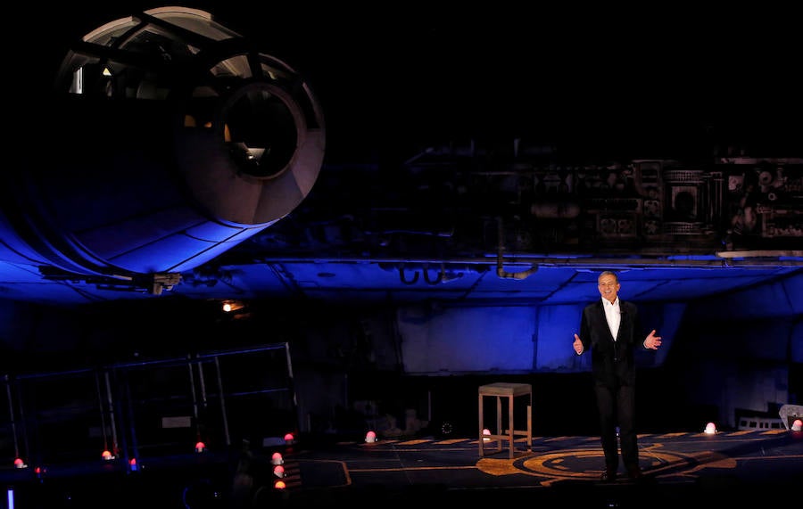 El parque temático parisino Disneyland ha estrenado estas espectaculares instalaciones dedicadas a la Guerra de las Galaxias