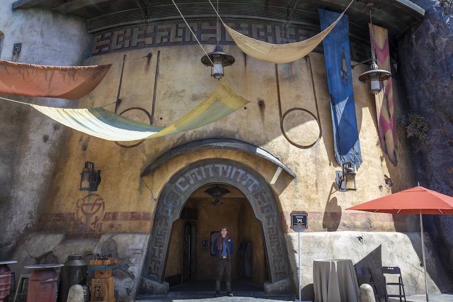 El parque temático parisino Disneyland ha estrenado estas espectaculares instalaciones dedicadas a la Guerra de las Galaxias