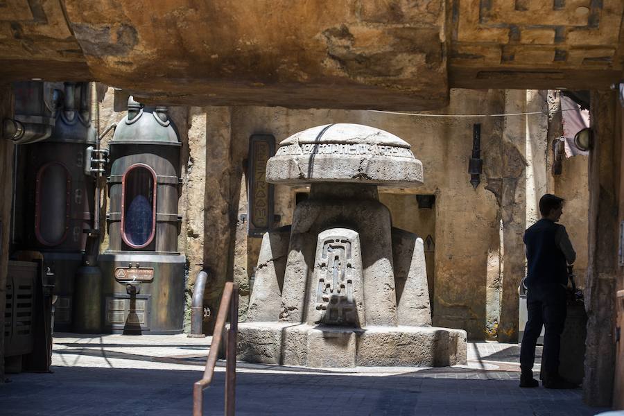 El parque temático parisino Disneyland ha estrenado estas espectaculares instalaciones dedicadas a la Guerra de las Galaxias