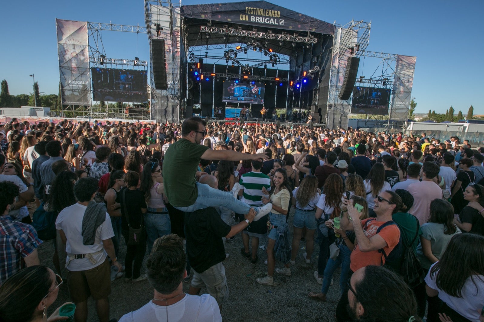 La organización espera cerrar esta edición con más de 30.000 visitantes disfrutando de dos días de música en el Cortijo del Conde