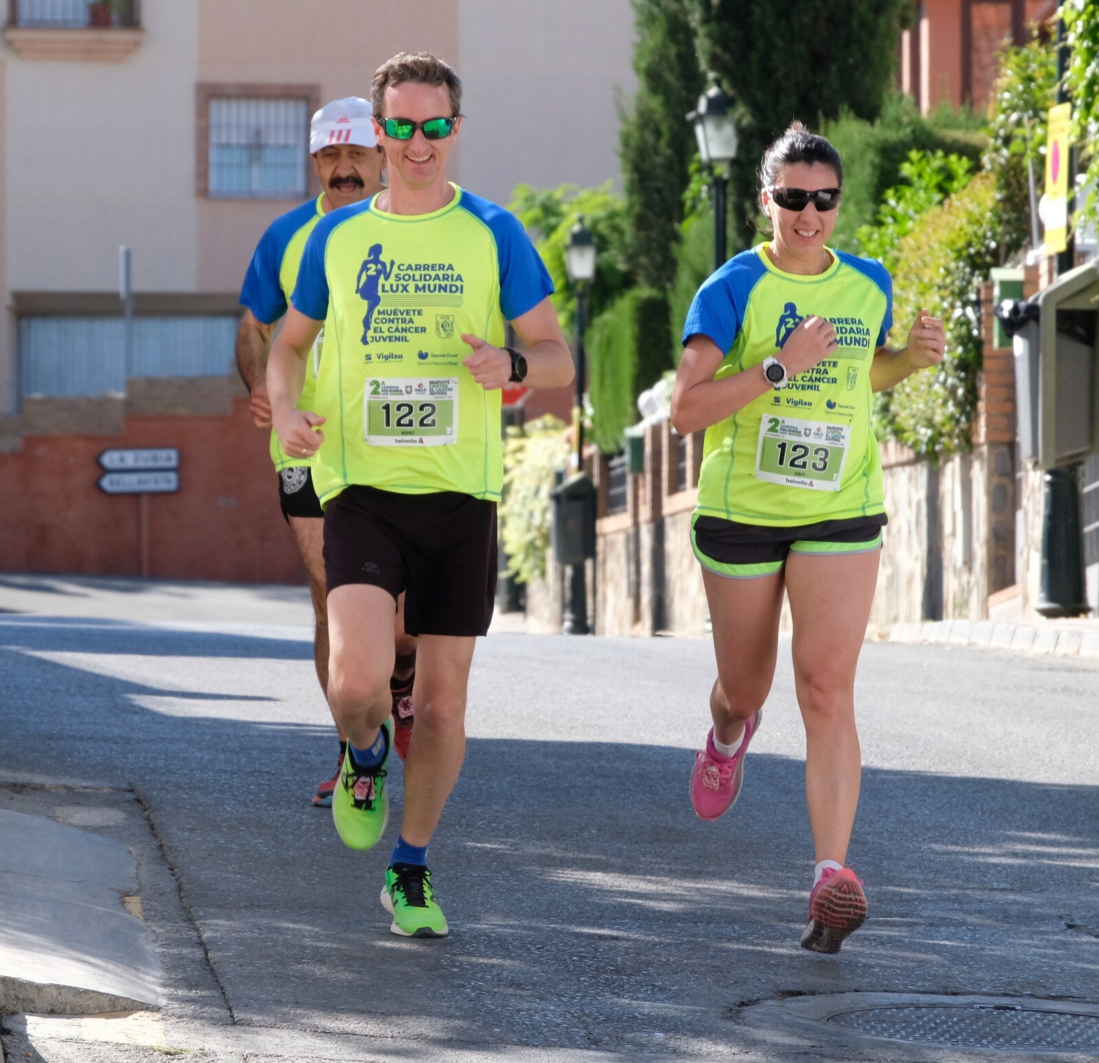 Con modalidades infantiles, una march-carrera y una prueba absoluta de 7 kilómetros, la carrera solidaria de Cájar ha celebrado su segunda edición con un gran ambiente