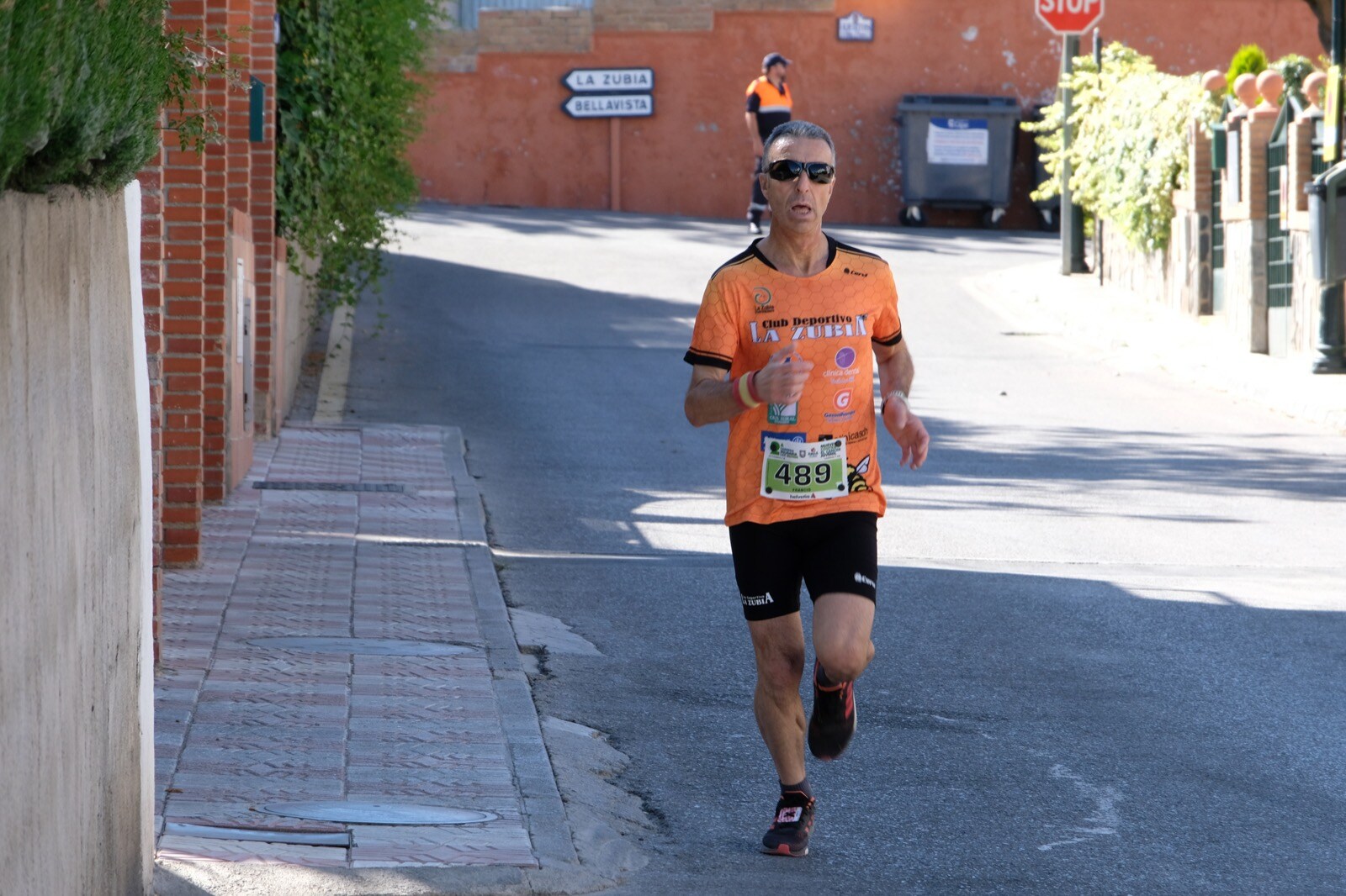 Con modalidades infantiles, una march-carrera y una prueba absoluta de 7 kilómetros, la carrera solidaria de Cájar ha celebrado su segunda edición con un gran ambiente