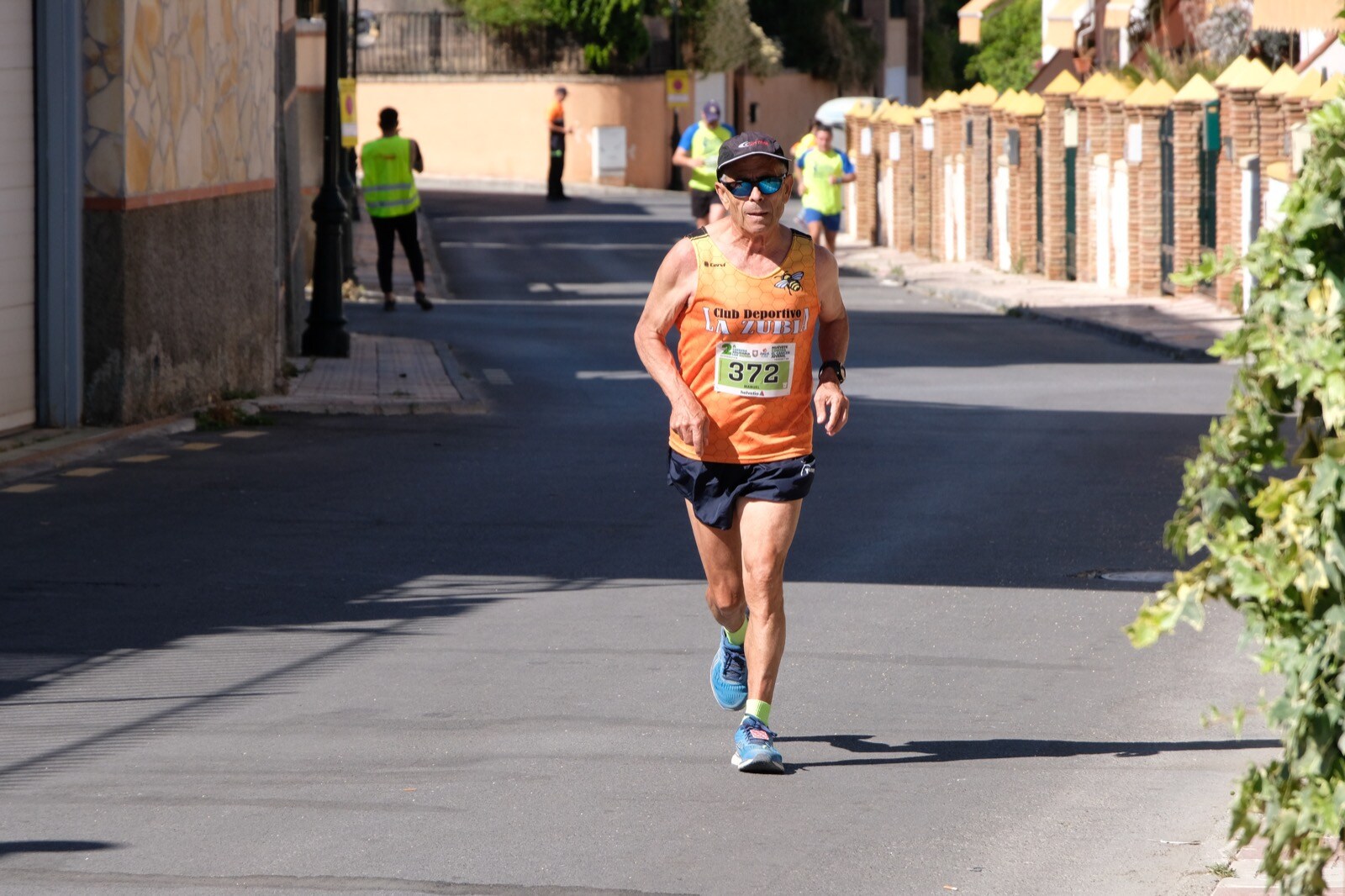 Con modalidades infantiles, una march-carrera y una prueba absoluta de 7 kilómetros, la carrera solidaria de Cájar ha celebrado su segunda edición con un gran ambiente