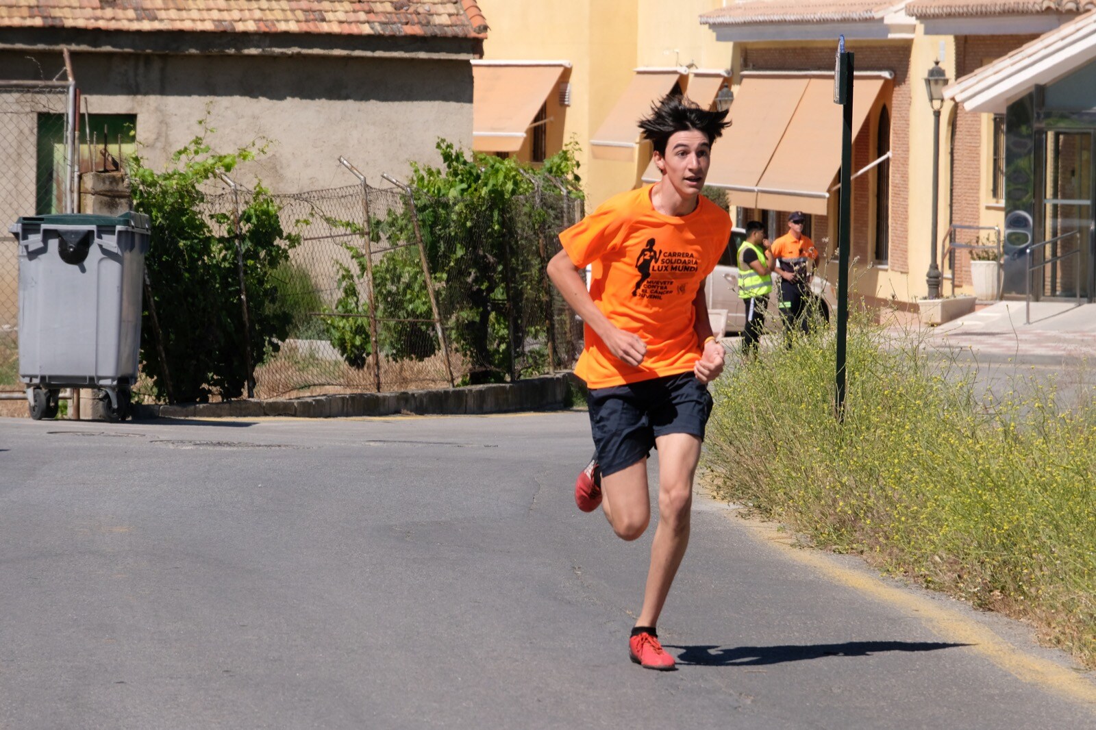 Con modalidades infantiles, una march-carrera y una prueba absoluta de 7 kilómetros, la carrera solidaria de Cájar ha celebrado su segunda edición con un gran ambiente