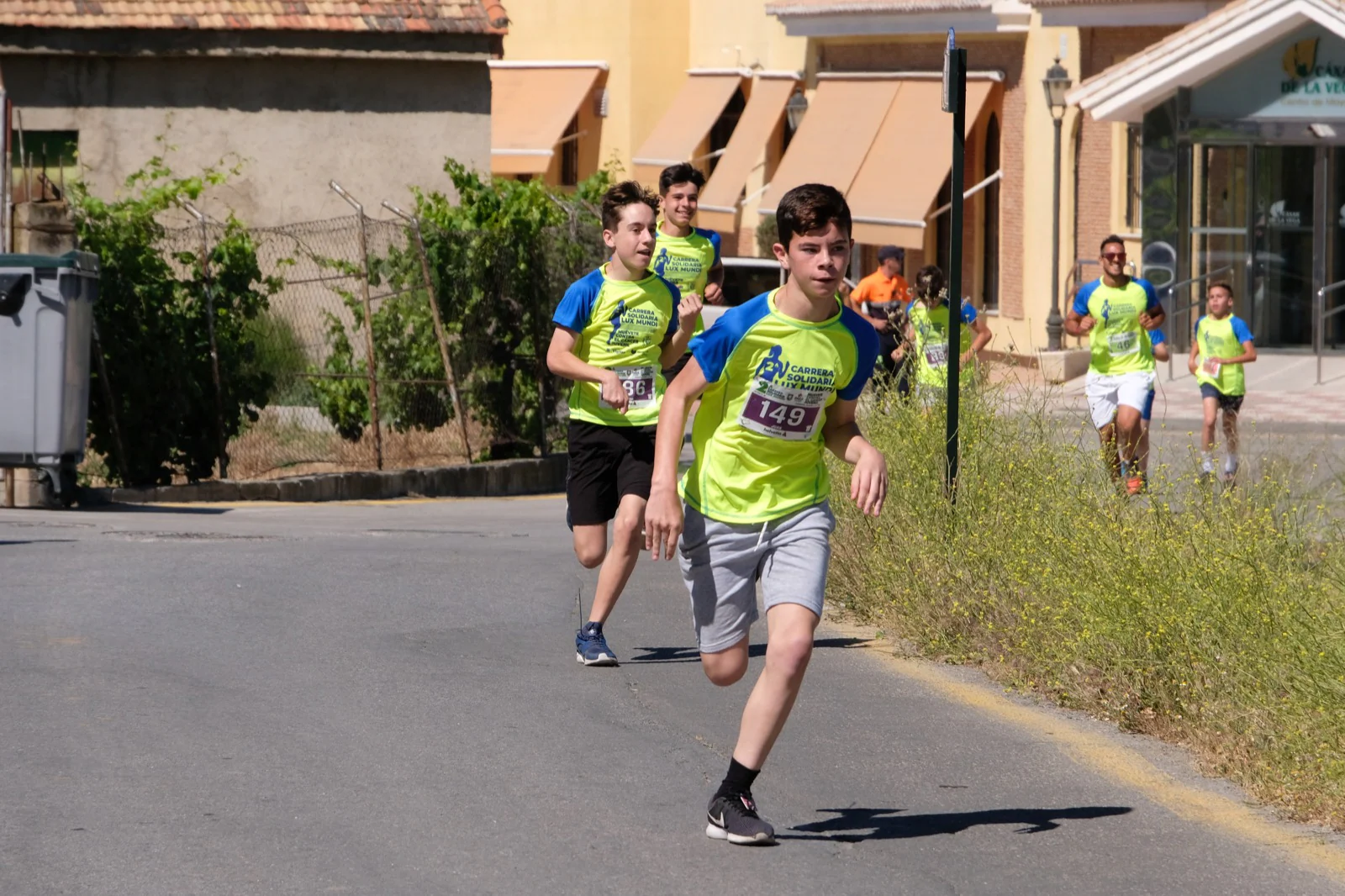 Con modalidades infantiles, una march-carrera y una prueba absoluta de 7 kilómetros, la carrera solidaria de Cájar ha celebrado su segunda edición con un gran ambiente