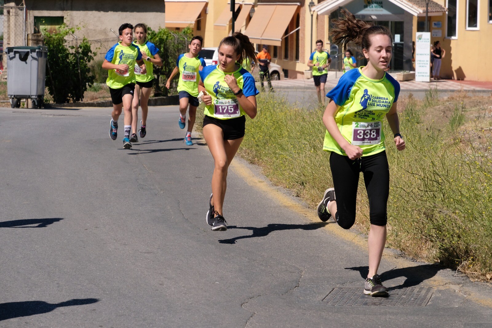 Con modalidades infantiles, una march-carrera y una prueba absoluta de 7 kilómetros, la carrera solidaria de Cájar ha celebrado su segunda edición con un gran ambiente