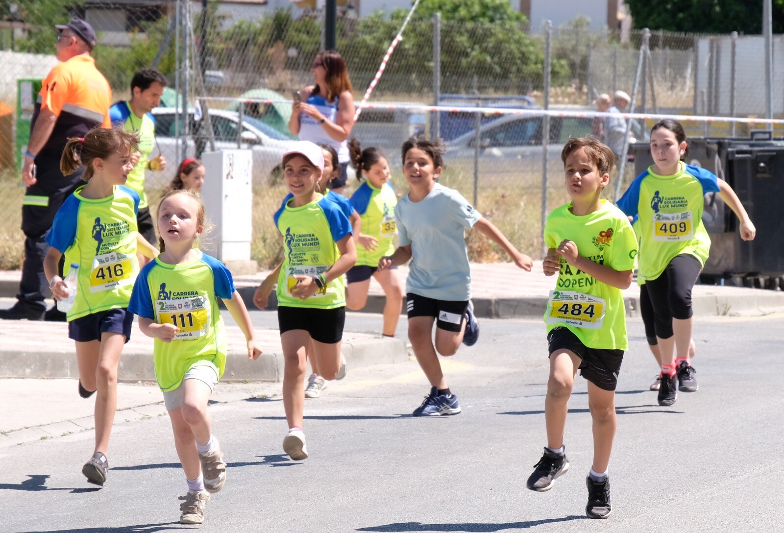 Con modalidades infantiles, una march-carrera y una prueba absoluta de 7 kilómetros, la carrera solidaria de Cájar ha celebrado su segunda edición con un gran ambiente