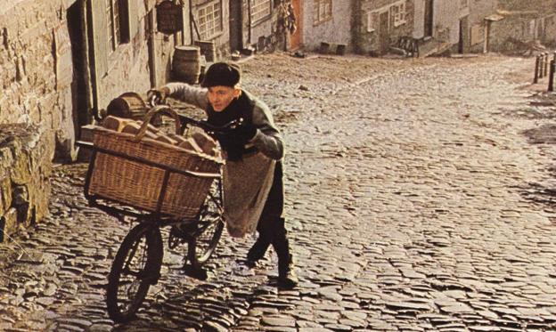 Fotograma del anuncio 'El niño de la bicicleta', rodado en 1973 y recuperado ahora por la panificadora Hovis.
