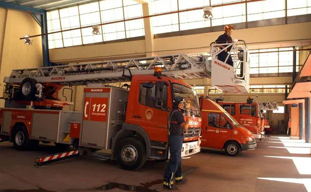 Los bomberos de Linares acudieron al lugar de los hechos