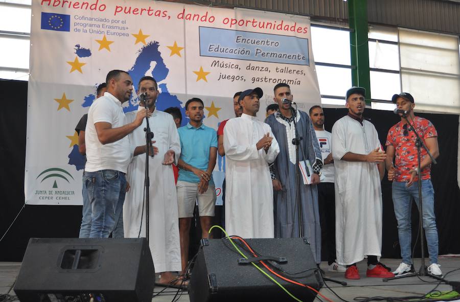 750 personas de centros de adultos conviven con emigrantes de 34 países en un encuentro de intercambio intercultural e intergeneracional celebrado en Albuñol