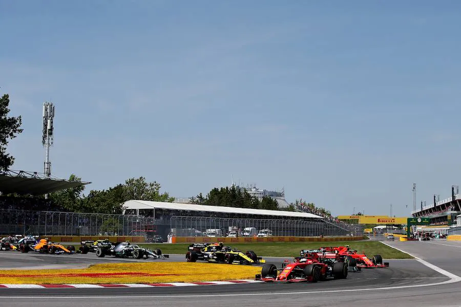 A falta de cinco vueltas, Vettel sigue primero. Le persigue Hamilton, muy cerca del alemán. Carlos Sainz es noveno. 