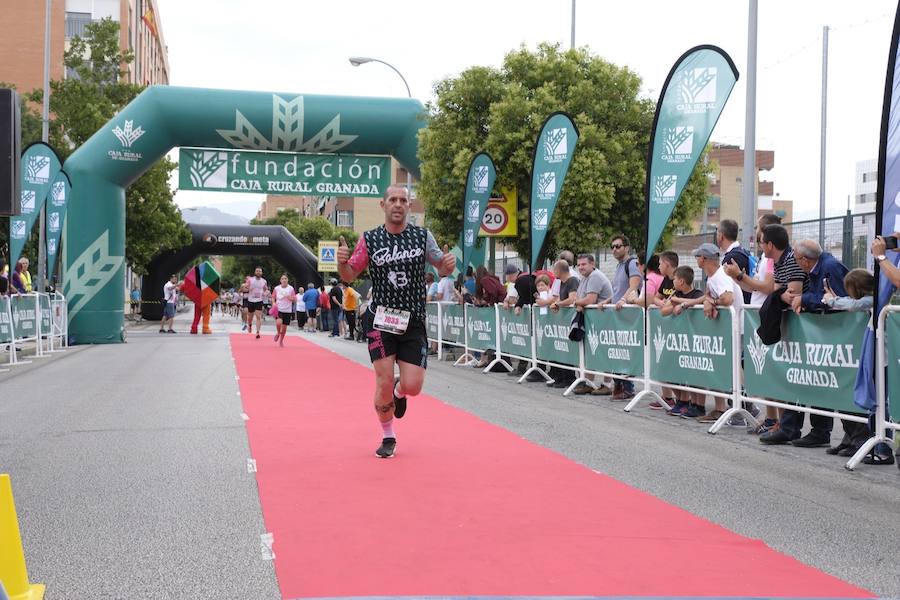 Miles de personas se han reunido a primera hora de la mañana en el entorno de Fermasa para correr contra el cáncer de mama 