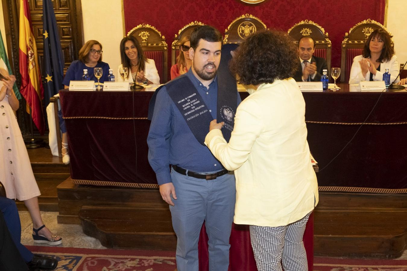 17 jóvenes con discapacidad intelectual finalizan su formación en la UGR