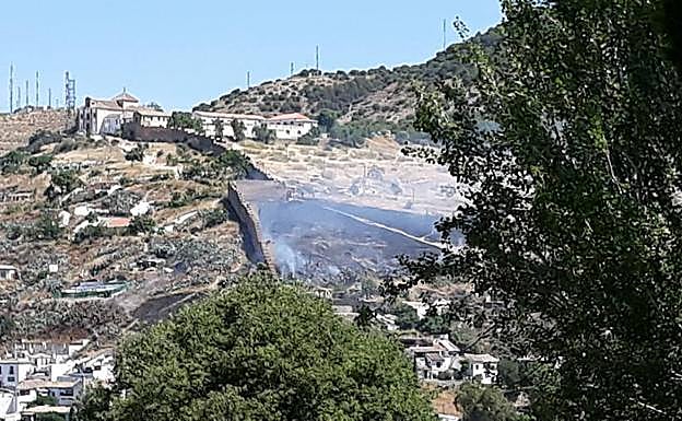 Incendio en la zona cercana a la Ermita de San Miguel.