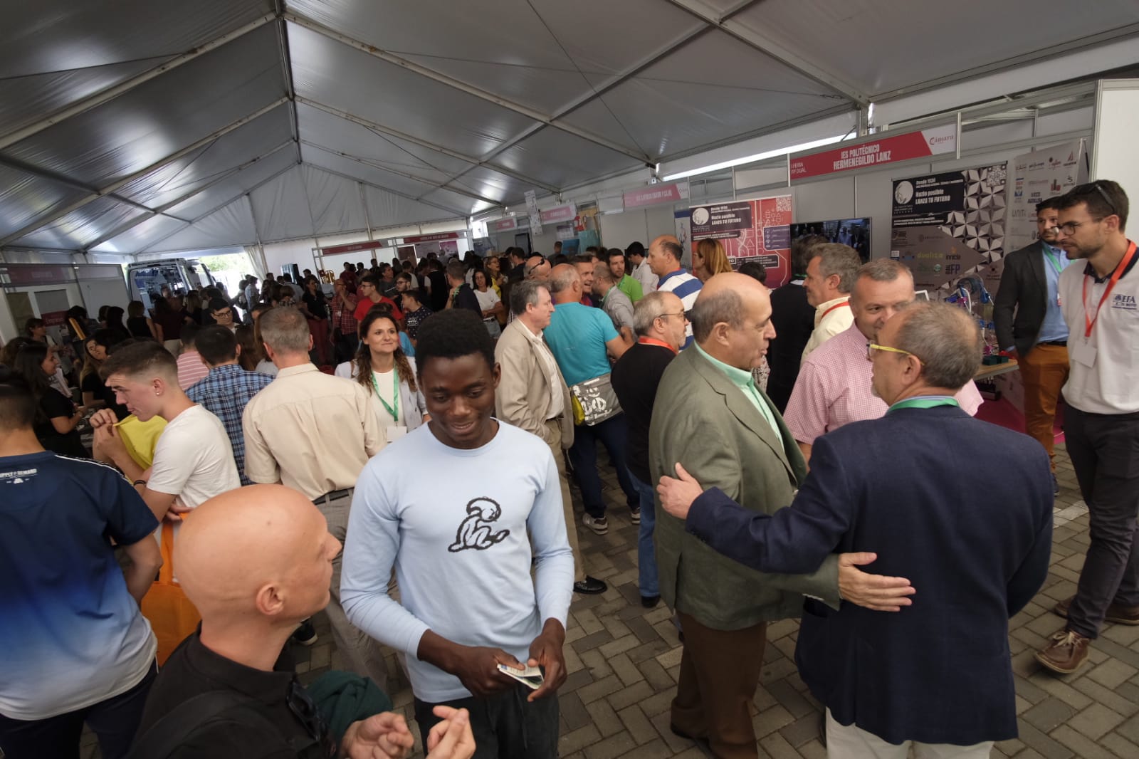 El consejero de Educación y Deporte y la consejera de Empleo, Formación y Trabajo Autónomo inauguran esta Feria en la que participan 500 estudiantes de 4º de ESO