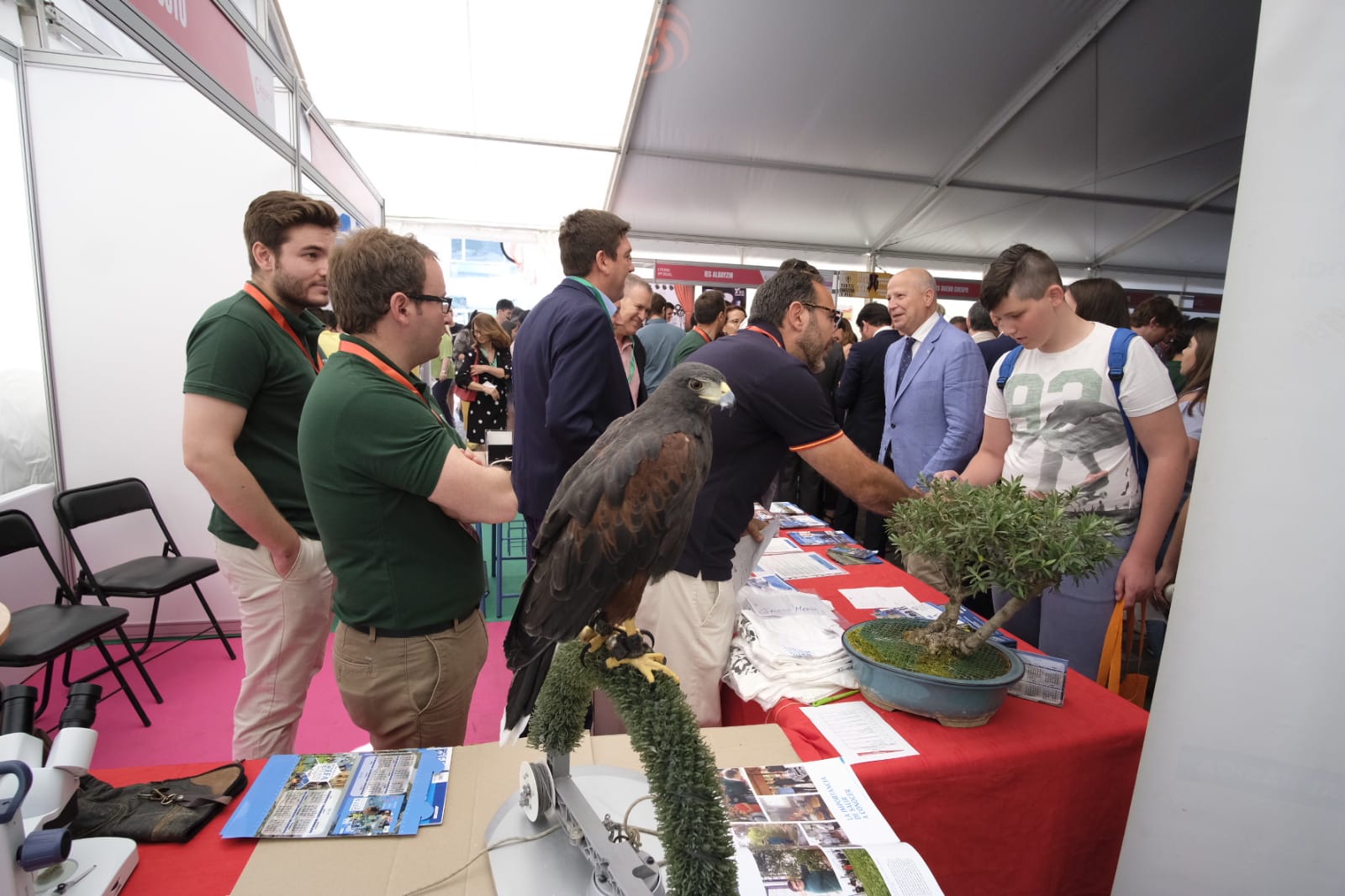 El consejero de Educación y Deporte y la consejera de Empleo, Formación y Trabajo Autónomo inauguran esta Feria en la que participan 500 estudiantes de 4º de ESO