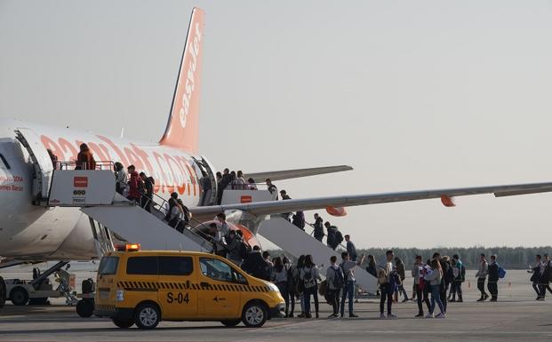 El aeropuerto Federico García Lorca incrementa un 12,3 % sus pasajeros en mayo