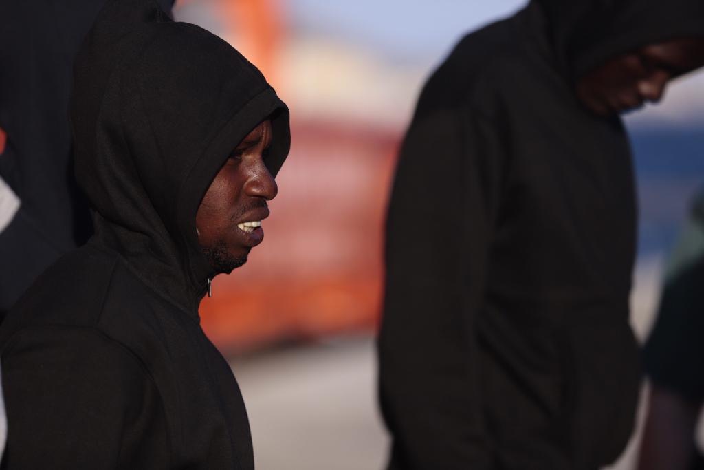 Otros cinco inmigrantes han sido evacuados en helicóptero a Almería