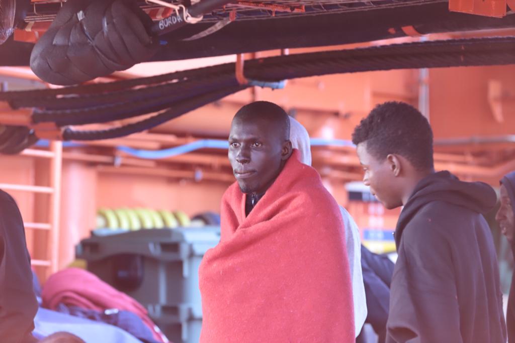 Otros cinco inmigrantes han sido evacuados en helicóptero a Almería