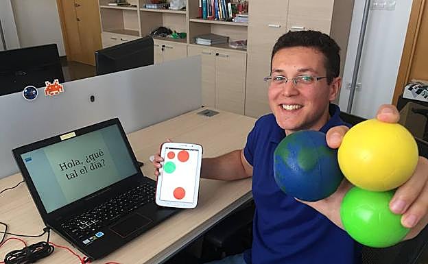 Gustavo Rivas, en su despacho del Centro de Investigación Tecnologías de la Información y Comunicaciones (CITIC-UGR). 