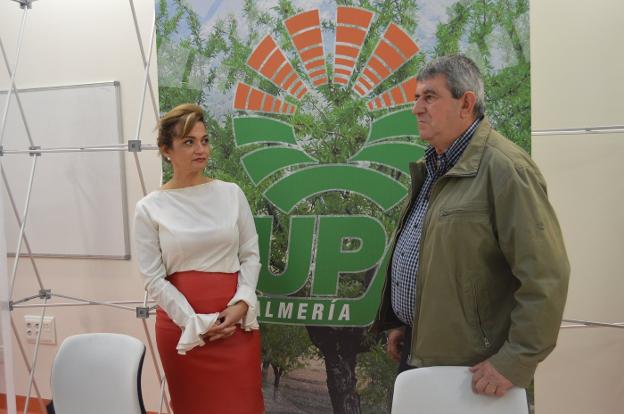 Francisca Iglesias, secretaria general de UPA Almería; y Lorenzo Ramos, secretario general de la organización agraria en España.