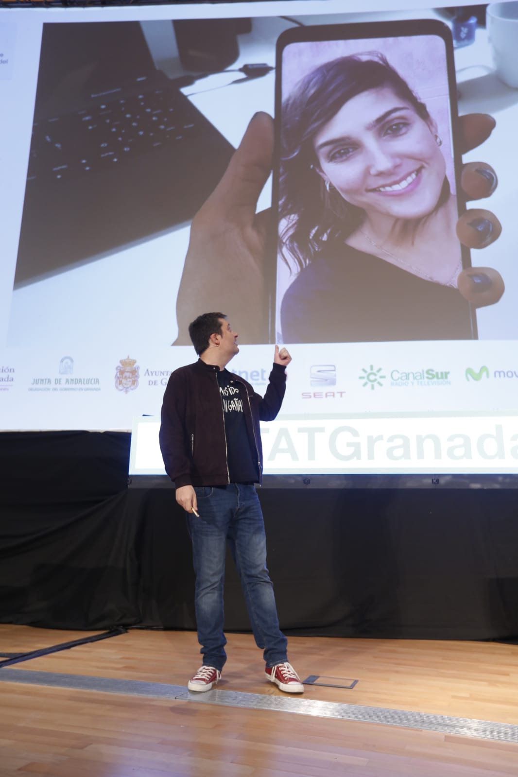 Manuel Bartual atrapa a los espectadores de TAT Granada con sus historias