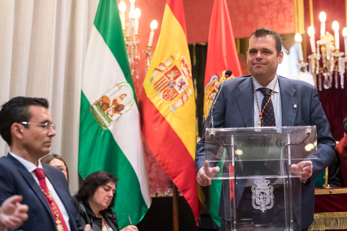 Todas las imágenes de todo lo que ha sucedido desde el salón de plenos de la Plaza el Carmen con la proclamación de Luis Salvador como alcalde