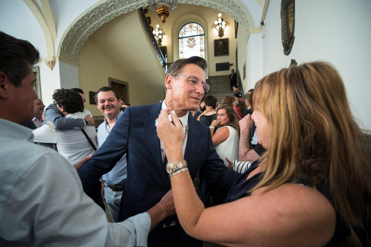 Todas las imágenes de todo lo que ha sucedido desde el salón de plenos de la Plaza el Carmen con la proclamación de Luis Salvador como alcalde