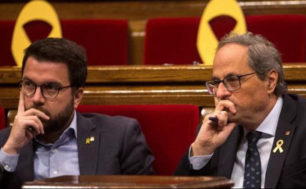 Pere Aragonès y Quim Torra, en una sesión del Parlament. 