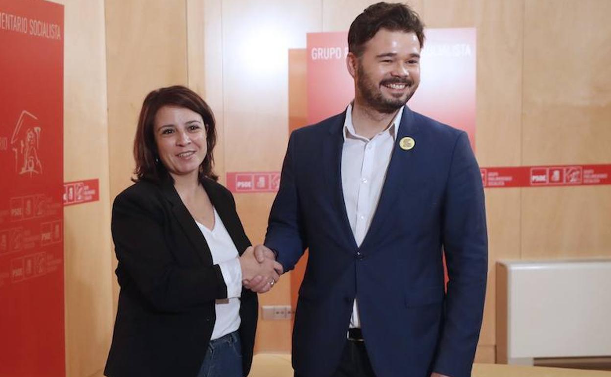 La vicesecretaria general del PSOE, Adriana Lastra, y el portavoz de ERC, Gabriel Rufián. 