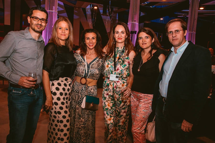 Mercedes-Benz lanza el nuevo CLA. La segunda generación del coupé compacto por excelencia de Mercedes. Una versión mejorada de su actual antecesor. Se trata de un coupé de cuatro puertas y cinco plazas de Mercedes, con un diseño completamente diferenciador. El vehículo, de estética deportiva por fuera, destaca en su interior de un extra de diseño, lujo y tecnología.