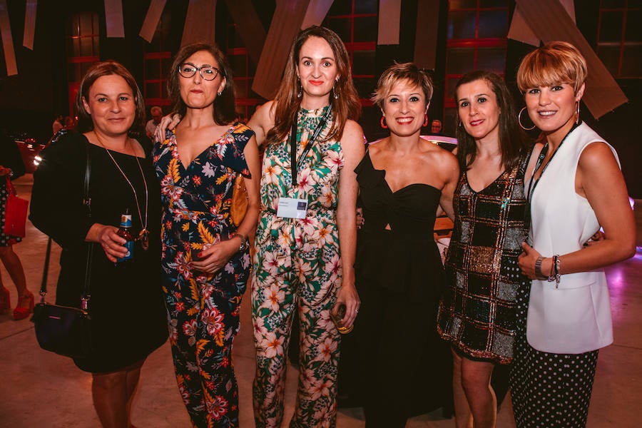 Mercedes-Benz lanza el nuevo CLA. La segunda generación del coupé compacto por excelencia de Mercedes. Una versión mejorada de su actual antecesor. Se trata de un coupé de cuatro puertas y cinco plazas de Mercedes, con un diseño completamente diferenciador. El vehículo, de estética deportiva por fuera, destaca en su interior de un extra de diseño, lujo y tecnología.