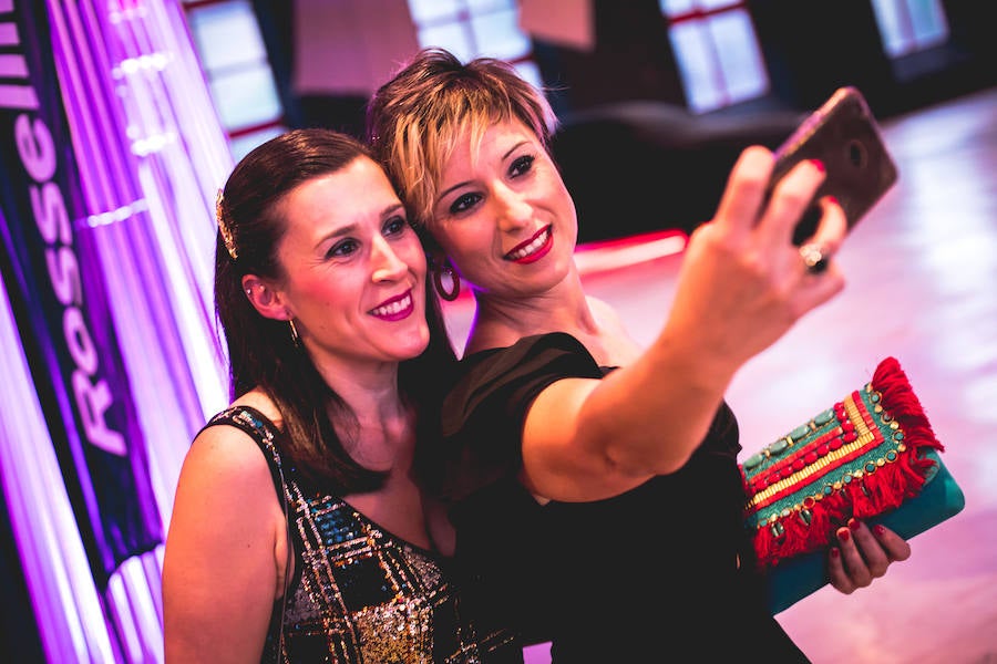 Mercedes-Benz lanza el nuevo CLA. La segunda generación del coupé compacto por excelencia de Mercedes. Una versión mejorada de su actual antecesor. Se trata de un coupé de cuatro puertas y cinco plazas de Mercedes, con un diseño completamente diferenciador. El vehículo, de estética deportiva por fuera, destaca en su interior de un extra de diseño, lujo y tecnología.