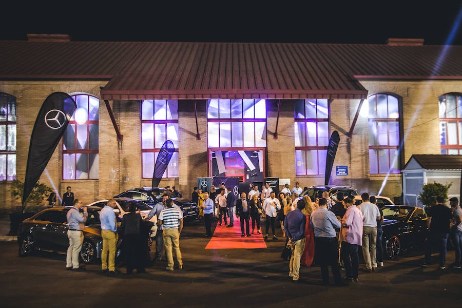 Mercedes-Benz lanza el nuevo CLA. La segunda generación del coupé compacto por excelencia de Mercedes. Una versión mejorada de su actual antecesor. Se trata de un coupé de cuatro puertas y cinco plazas de Mercedes, con un diseño completamente diferenciador. El vehículo, de estética deportiva por fuera, destaca en su interior de un extra de diseño, lujo y tecnología.