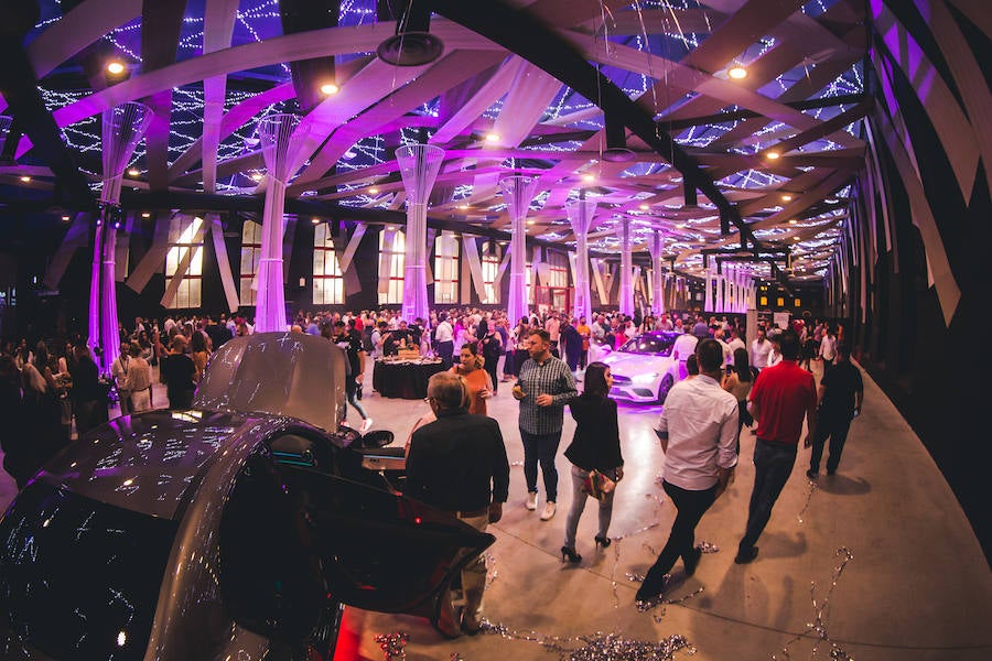 Mercedes-Benz lanza el nuevo CLA. La segunda generación del coupé compacto por excelencia de Mercedes. Una versión mejorada de su actual antecesor. Se trata de un coupé de cuatro puertas y cinco plazas de Mercedes, con un diseño completamente diferenciador. El vehículo, de estética deportiva por fuera, destaca en su interior de un extra de diseño, lujo y tecnología.